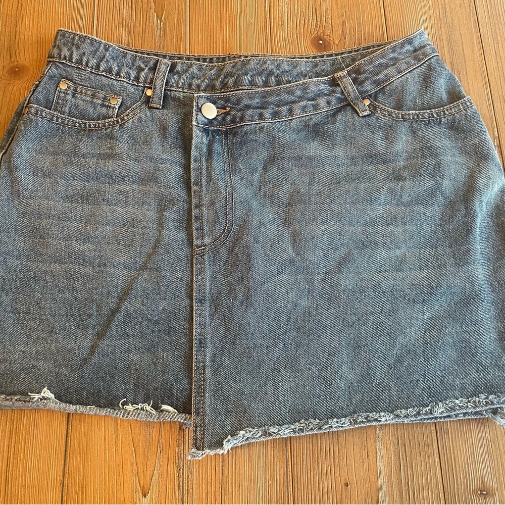 Gently used Boohoo Denim skirt